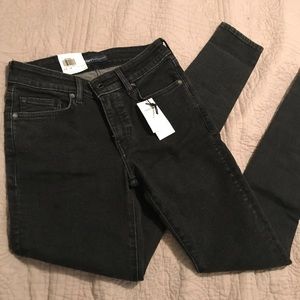 Levi’s Made & Crafted • 711 Skinny Jeans